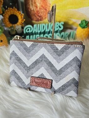 Dooney And BOURKE Coated Canvas Chevron Wallet - Gray & White